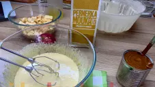 Karamelová bábovka s jablky