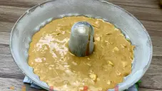 Karamelová bábovka s jablky