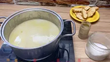Krémová polévka z bílého chřestu