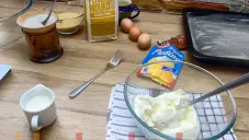 Perník s tvarohem, povidly nebo marmeládou