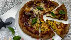 Pizza ze žitné mouky