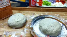 Pizza ze žitné mouky