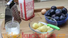 Bramborové knedlíky se švestkami