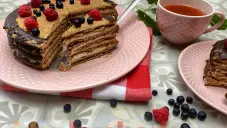 Medový dortík z pohankové mouky