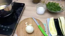 Cuketová polévka se špenátem