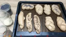 Housky, rohlíky nebo veky z celozrnné mouky
