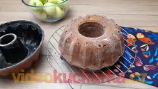Kakaová bábovka s jablky