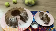 Kakaová bábovka s jablky