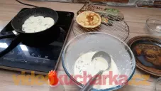Slané cuketové palačinky z kefírového těsta