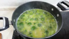Bramborová polévka s brokolicí