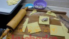Bramborové pirohy pečené v troubě