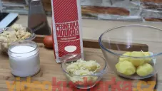 Bramborové placky se škvarky a zelím