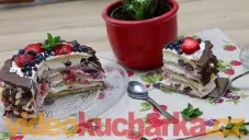 Dortík z jablečných palačinek