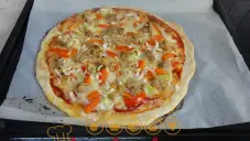 Pizza s kuřecím masem a mozzarelou