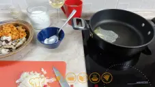 Houbová omáčka z hřibů a lišek