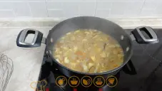 Houbová omáčka z hřibů a lišek