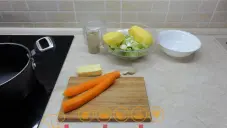 Pórková polévka s mrkví a bramborem