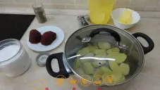 Šťouchané brambory s červenou řepou