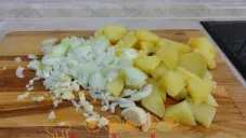 Opečené brambory s cibulkou