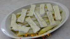 Zapečený bílý chřest se sýrem a bramborami