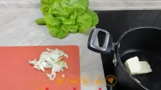 Polévka z hlávkového salátu krémová