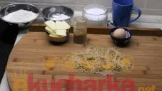 Hnědé linecké cukroví
