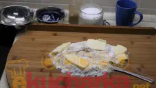 Hnědé linecké cukroví