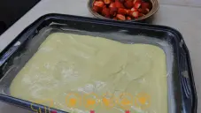 Jahodový koláč ze zakysané smetany