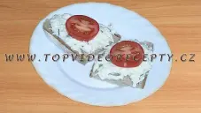 Kedlubnový salát se sýrem
