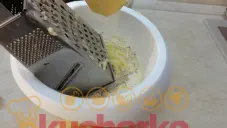 Koláč s povidly a jablky