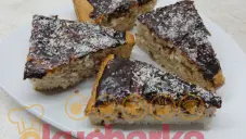 Koláč s povidly a jablky