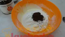Kostkovaný dort s tvarohovou náplní (šachovnicový)