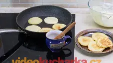 Lívanečky ze špaldové mouky hladké a zakysané smetany
