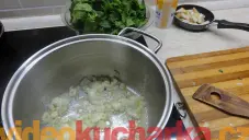 Polévka z čerstvého špenátu