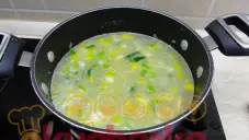 Pórková polévka s krupičkou