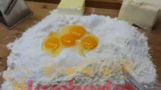 Slepovaná kuřátka z pudinkového těsta