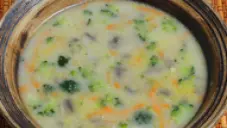 Žampionová polévka se zeleninou