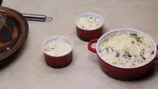 Zapečené palačinky se špenátem a mozzarellou