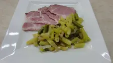 Zelené fazolové lusky na špeku a cibuli