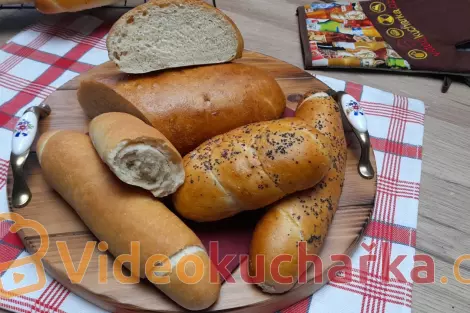 Rohlíky, housky nebo veky ze silné hladké Pernerky