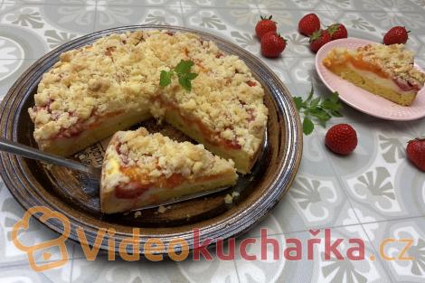 Ovocný koláč s pudinkem a žmolenkou