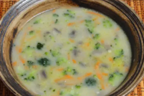 Žampionová polévka se zeleninou