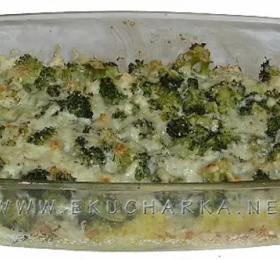 Zapečené brambory s brokolicí