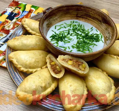 Empanada (taštičky plněné tuňákem a zeleninou)